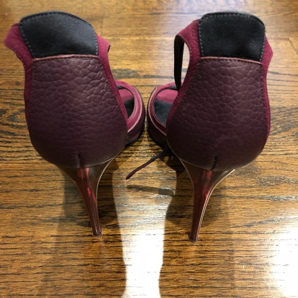 BURBERRY open toe ankle strap sandal - Picture 3 of 4